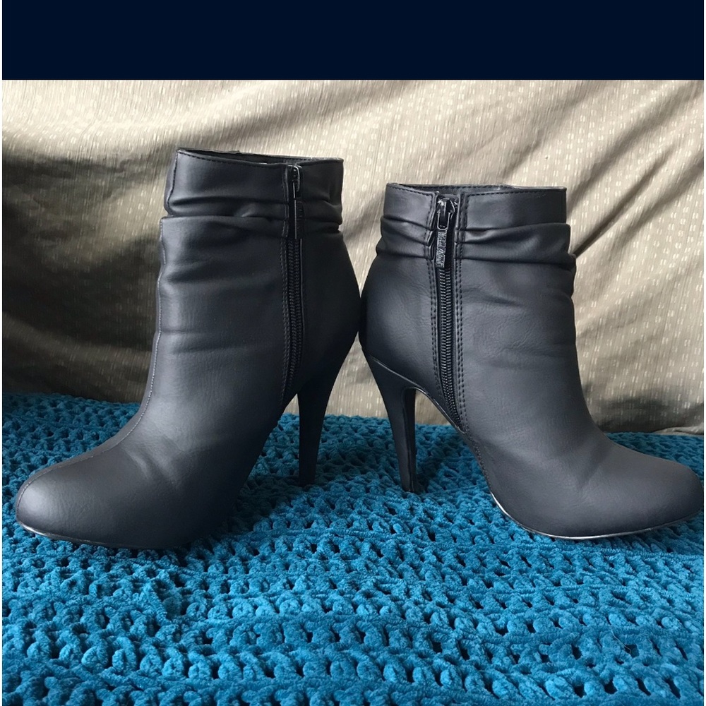 Michael Antonio Mandie black booties